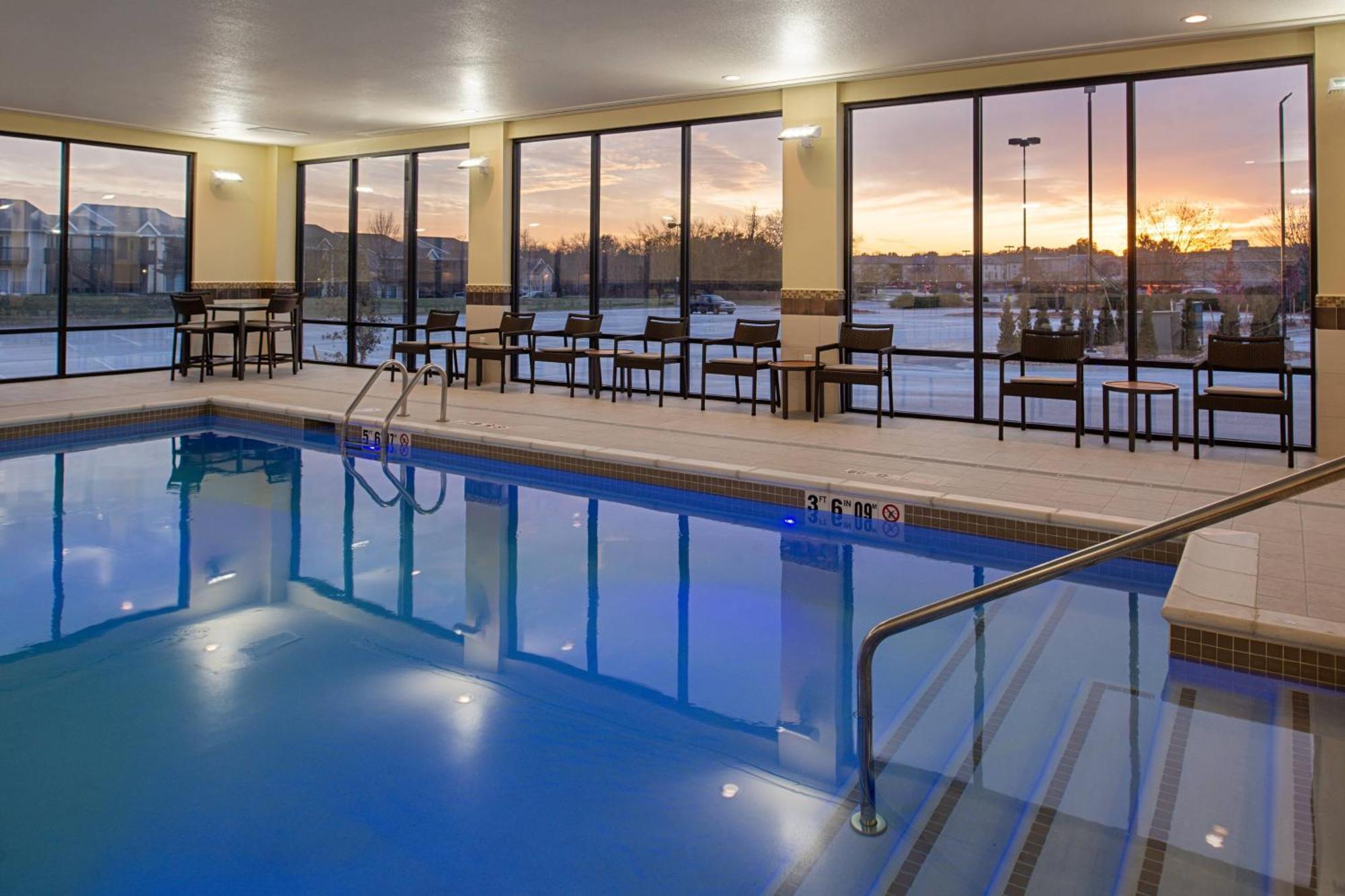 Courtyard Kansas City Олэт Экстерьер фото